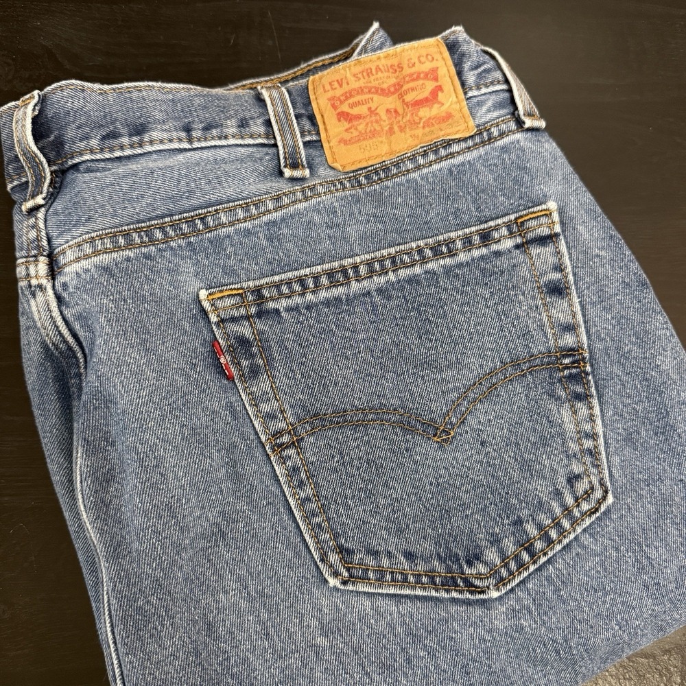 Levis Mens 505 Blue Jeans Denim 42x32 Fits 40x31 Straight Leg
